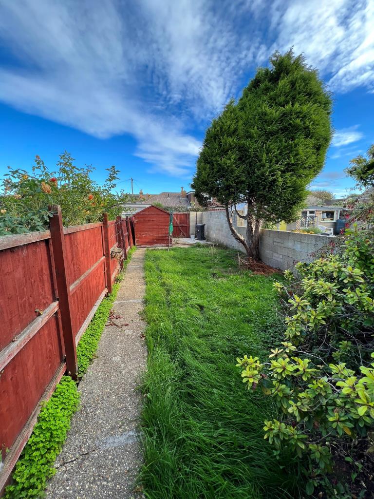 Lot: 26 - FLAT FOR IMPROVEMENT -